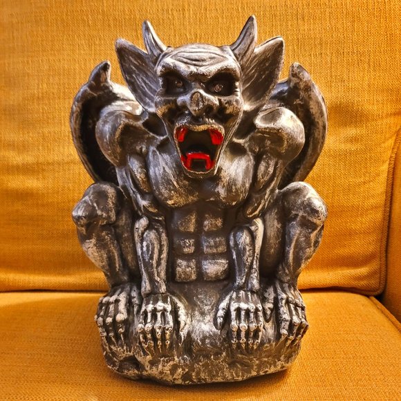 Gargoyle Statue (plastic), LED glowing red eyes, Gothic decor for Halloween - Picture 1 of 6
